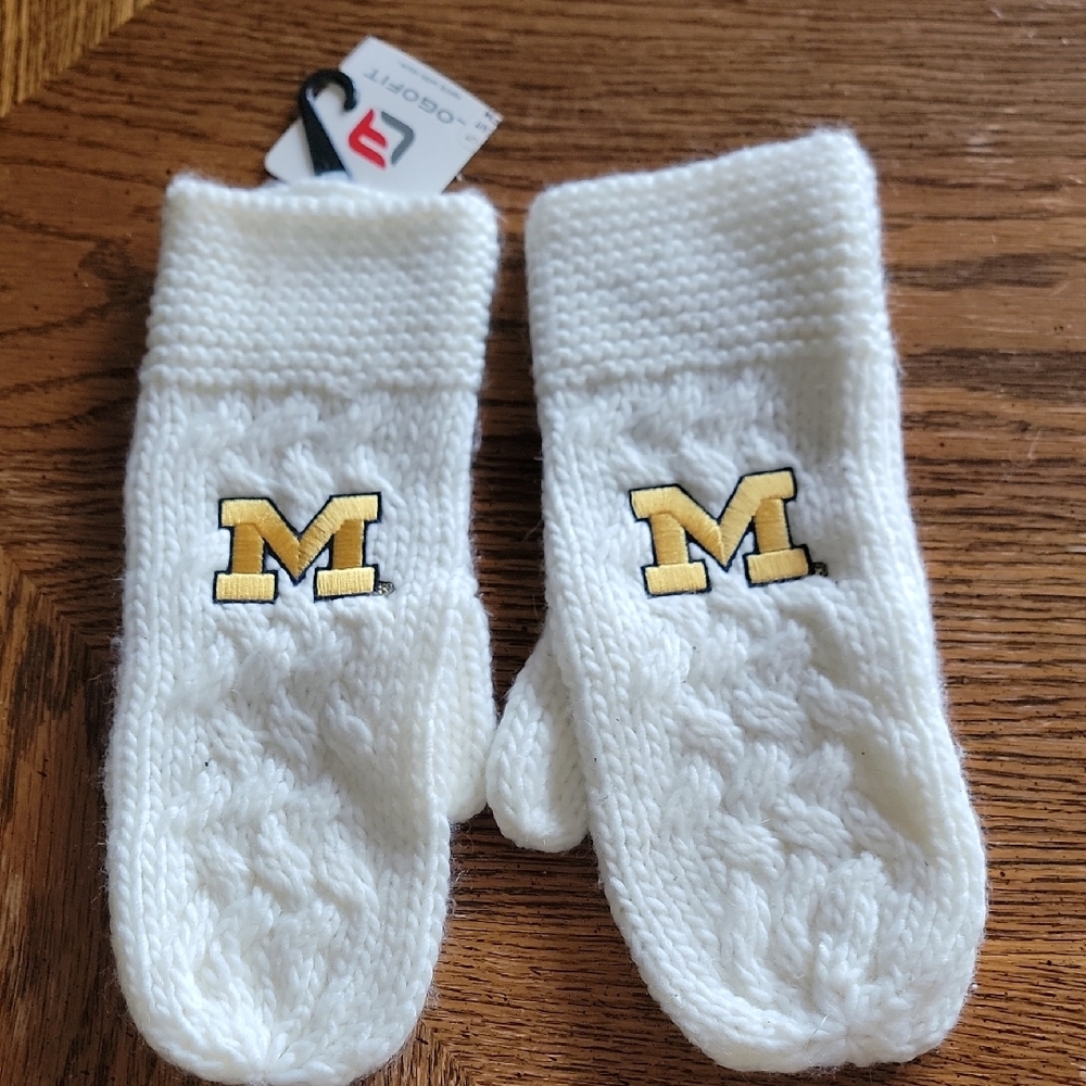 Michagan Wolverines White Mittens with Logo NWT